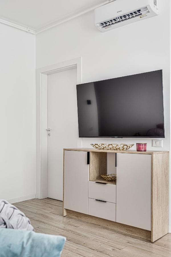 Elegant Apartment Near Afi & Atrium Mall أراد المظهر الخارجي الصورة
