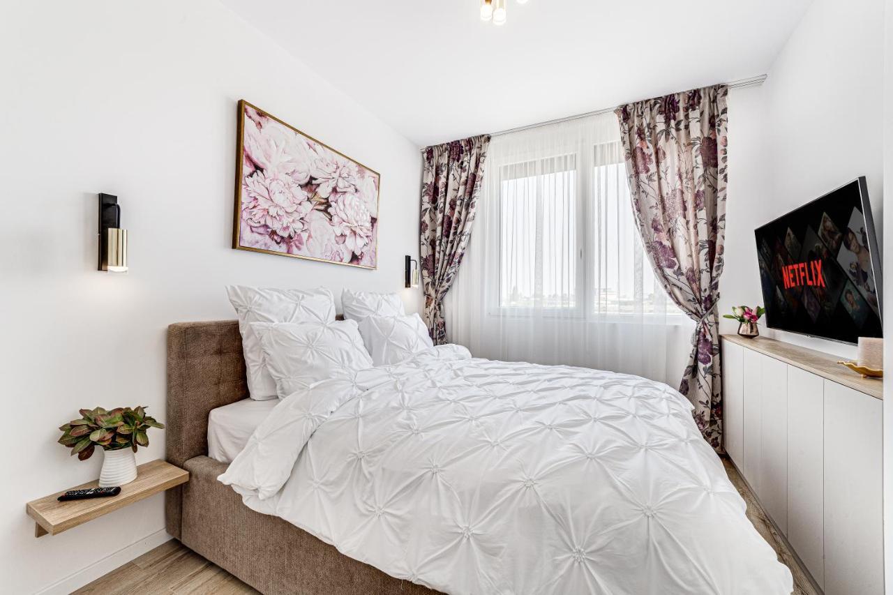 Elegant Apartment Near Afi & Atrium Mall أراد المظهر الخارجي الصورة