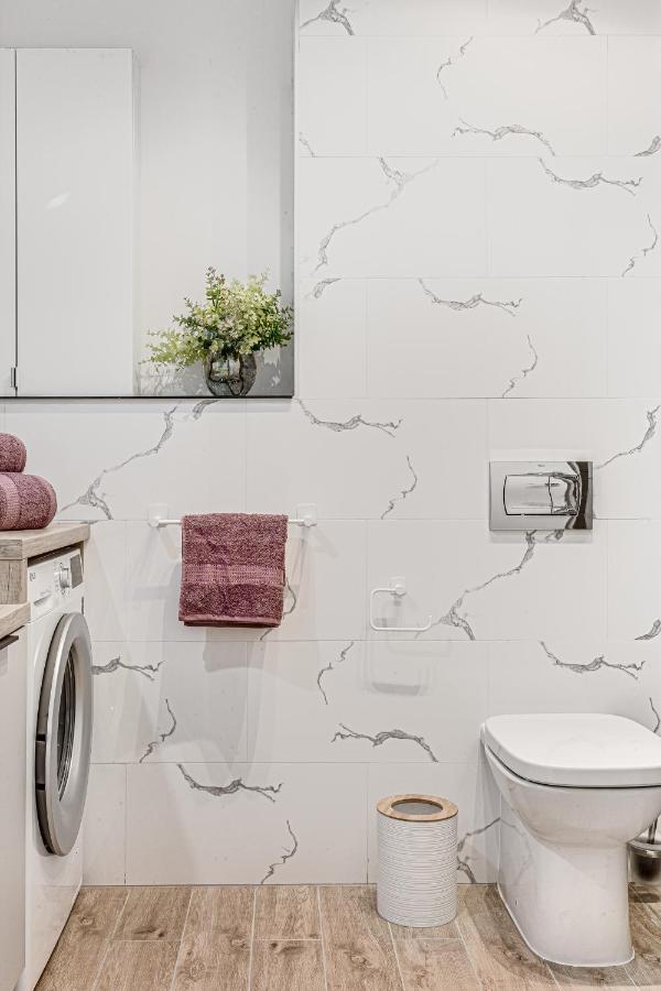Elegant Apartment Near Afi & Atrium Mall أراد المظهر الخارجي الصورة