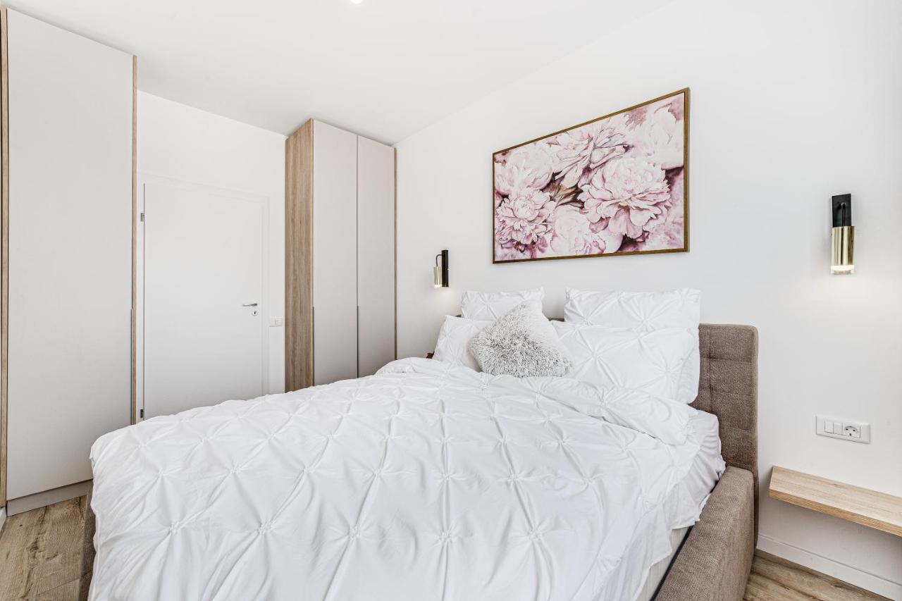 Elegant Apartment Near Afi & Atrium Mall أراد المظهر الخارجي الصورة