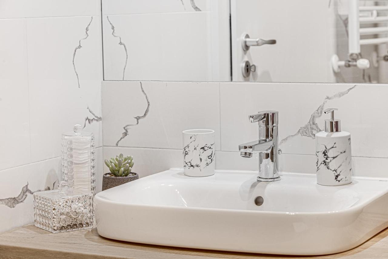 Elegant Apartment Near Afi & Atrium Mall أراد المظهر الخارجي الصورة