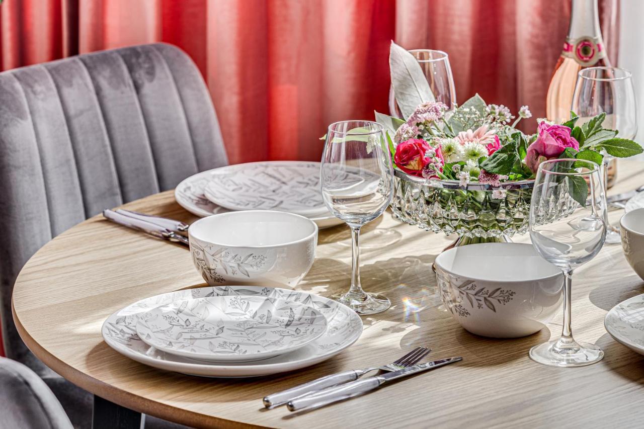 Elegant Apartment Near Afi & Atrium Mall أراد المظهر الخارجي الصورة